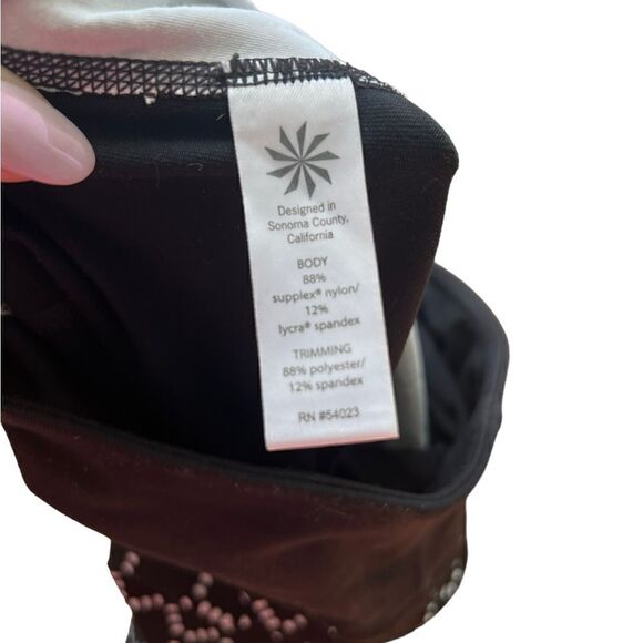 Athleta Cropped Black and White Textured Geometric Shape Leggings Size Small - Picture 3 of 4